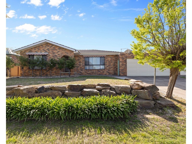 19 Gunn Drive, Estella NSW 2650