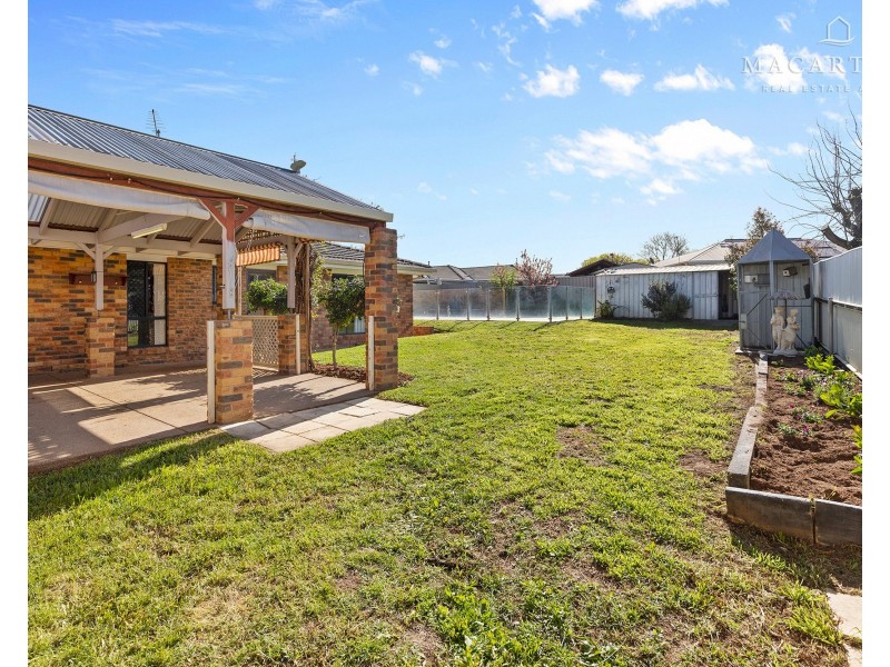 19 Gunn Drive, Estella NSW 2650
