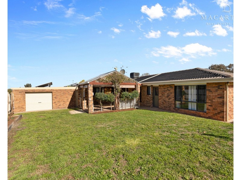 19 Gunn Drive, Estella NSW 2650