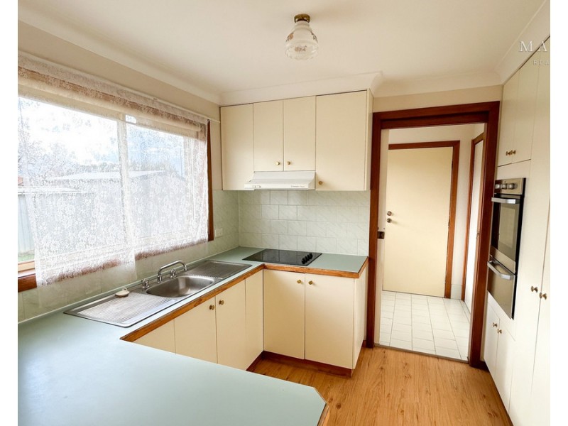 81 Dalman Parkway, Glenfield Park NSW 2650