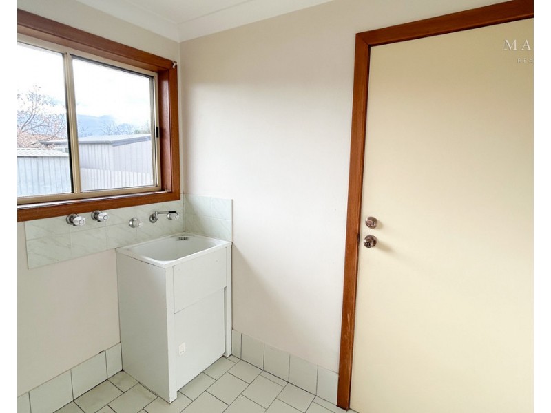 81 Dalman Parkway, Glenfield Park NSW 2650