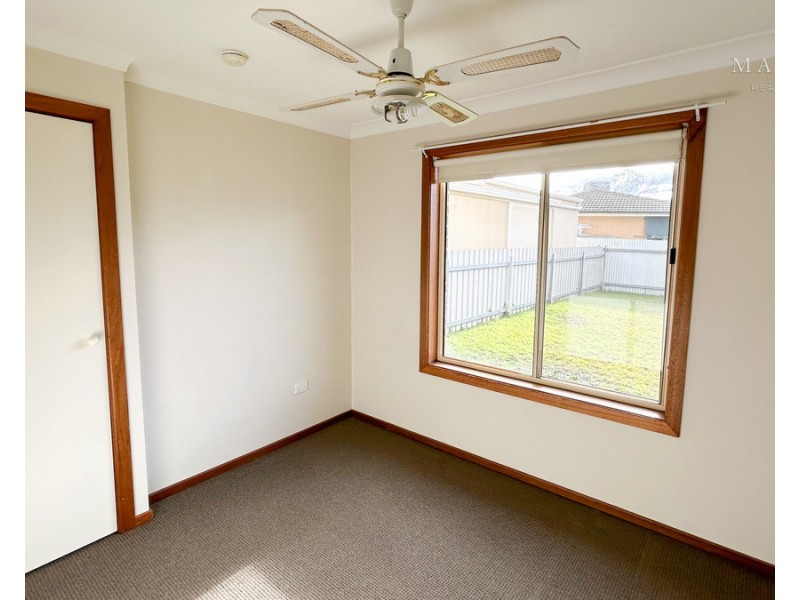 81 Dalman Parkway, Glenfield Park NSW 2650