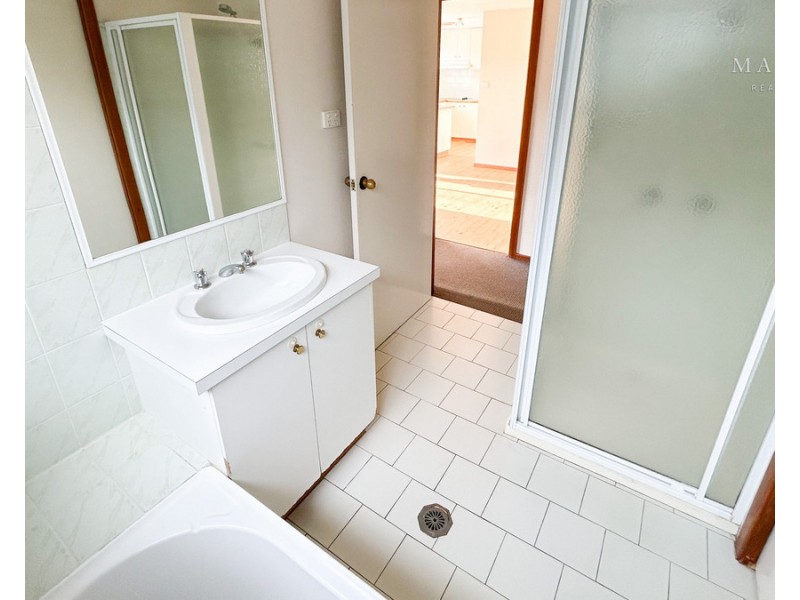 81 Dalman Parkway, Glenfield Park NSW 2650