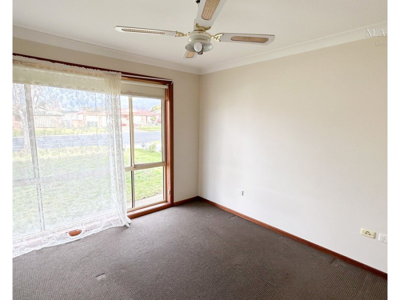 81 Dalman Parkway, Glenfield Park NSW 2650