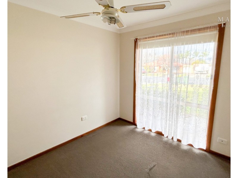 81 Dalman Parkway, Glenfield Park NSW 2650