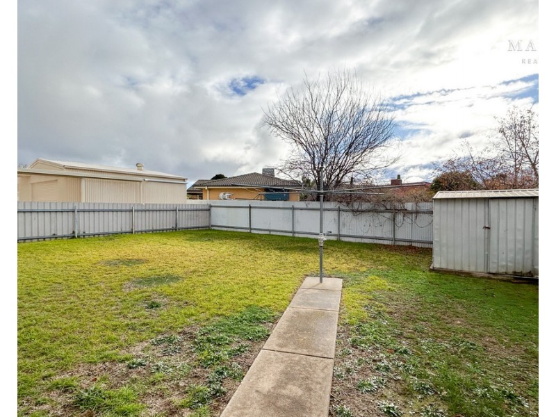 81 Dalman Parkway, Glenfield Park NSW 2650