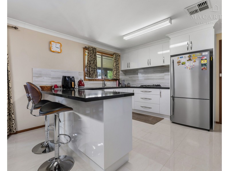 5 Undurra Drive, Glenfield Park NSW 2650