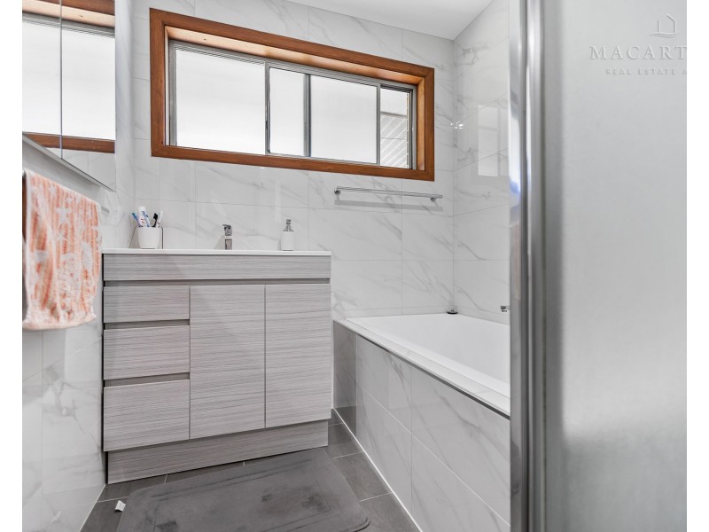 5 Undurra Drive, Glenfield Park NSW 2650