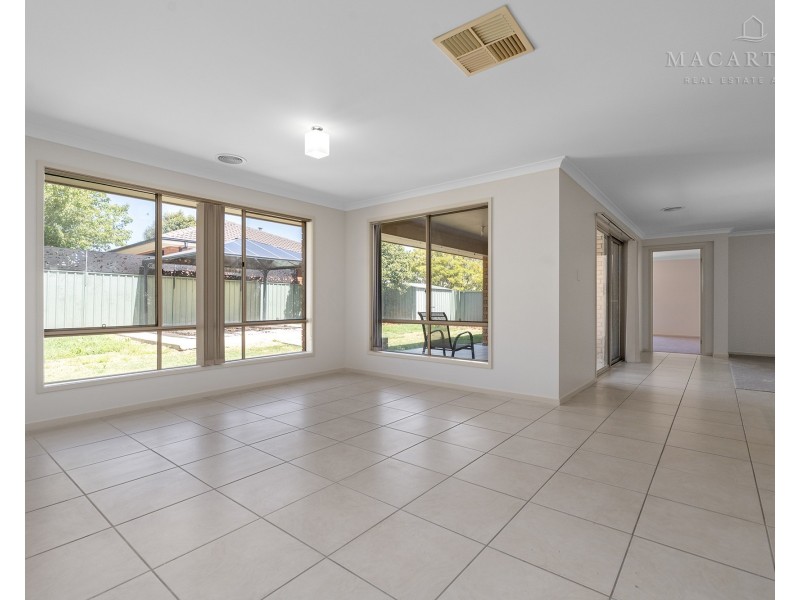 9 Protea Place, Forest Hill NSW 2651