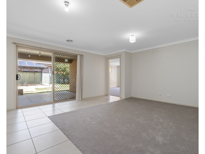 9 Protea Place, Forest Hill NSW 2651