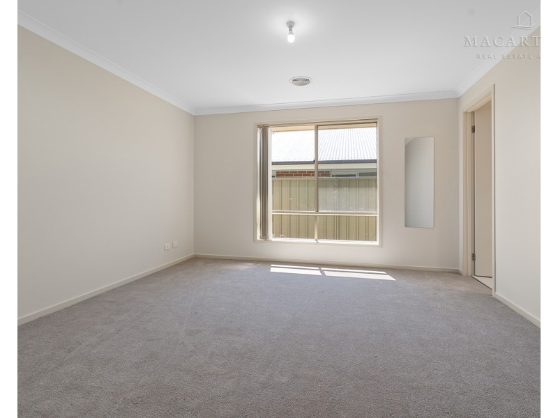 9 Protea Place, Forest Hill NSW 2651