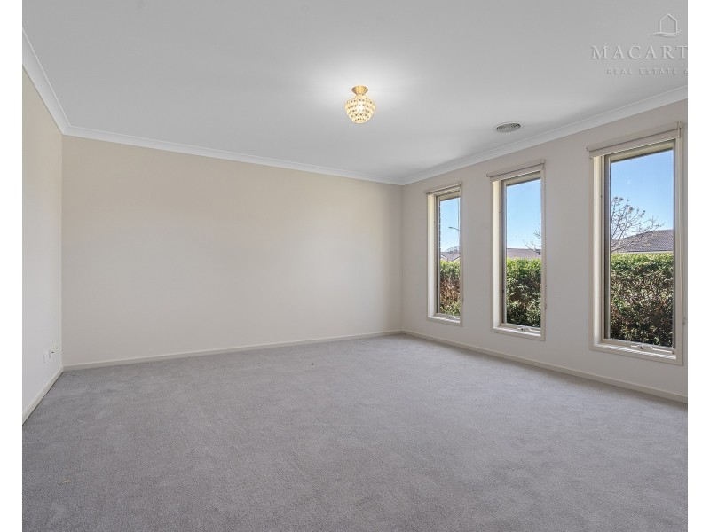 9 Protea Place, Forest Hill NSW 2651