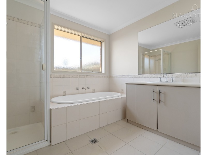 9 Protea Place, Forest Hill NSW 2651
