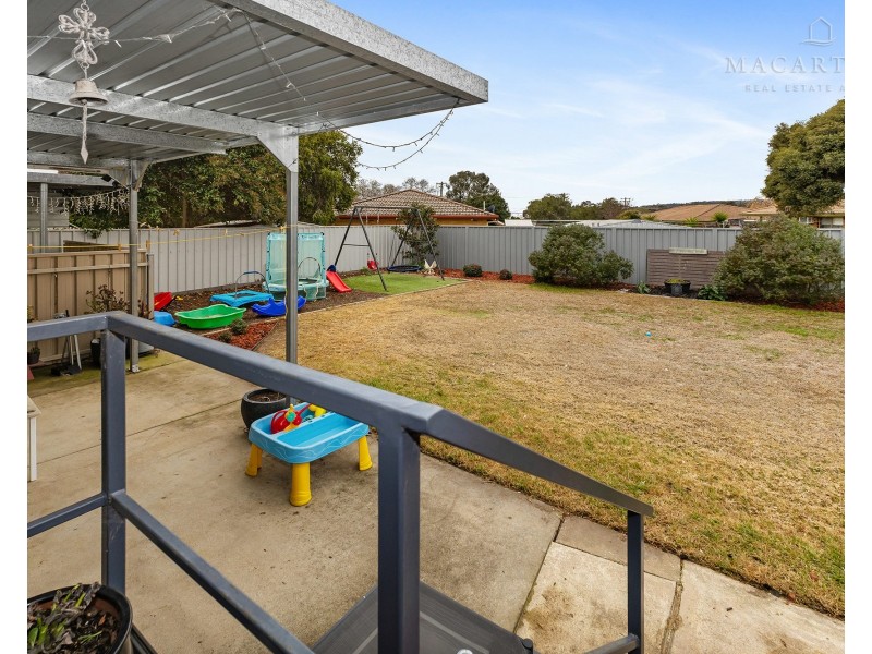 15 Tarakan Avenue, Ashmont NSW 2650