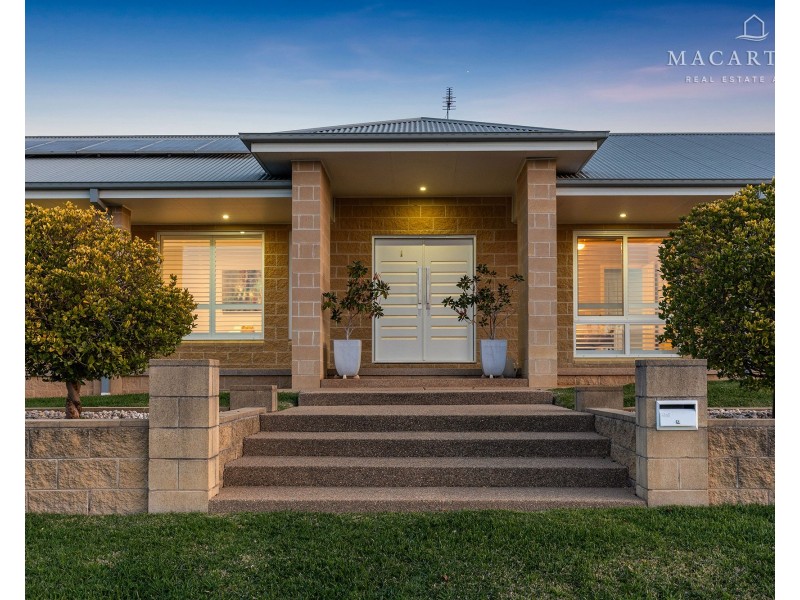 6 Buckley Court, Lake Albert NSW 2650
