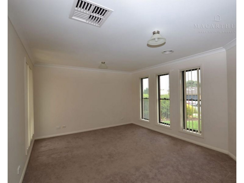 42 Barrima Drive, Glenfield Park NSW 2650