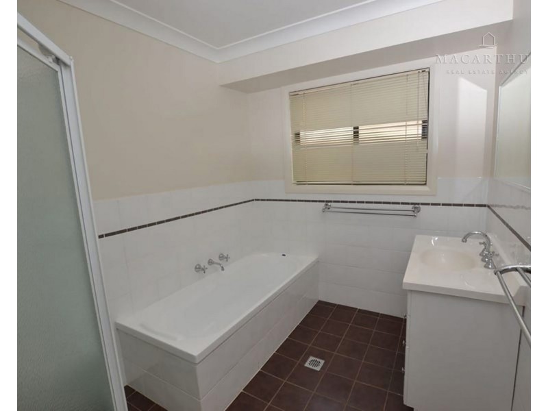 42 Barrima Drive, Glenfield Park NSW 2650