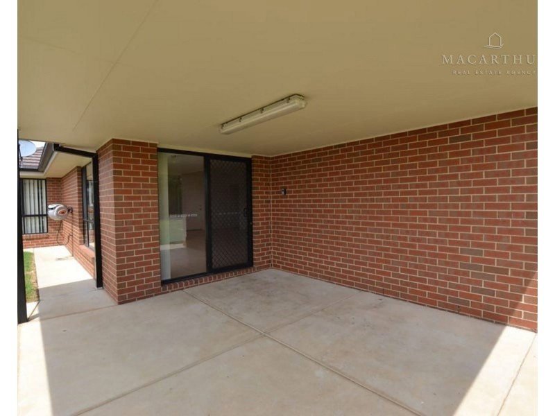 42 Barrima Drive, Glenfield Park NSW 2650