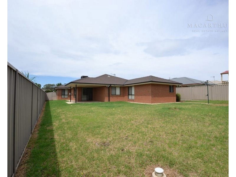 42 Barrima Drive, Glenfield Park NSW 2650