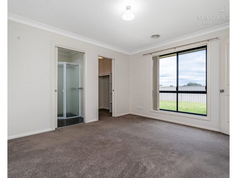 42 Barrima Drive, Glenfield Park NSW 2650