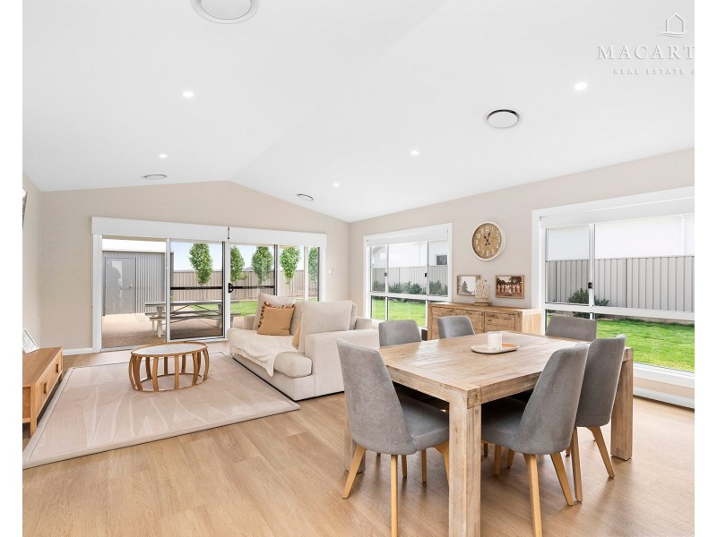 41 Valencia Drive, Gobbagombalin NSW 2650