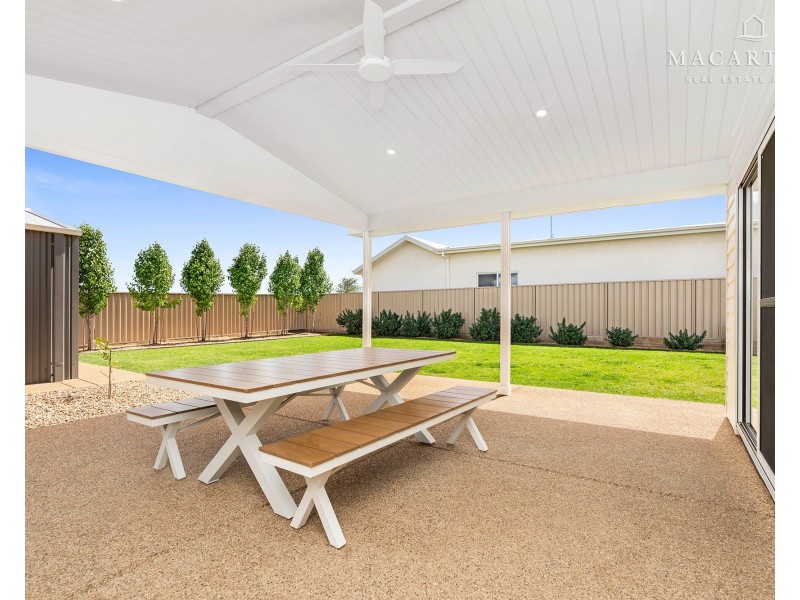 41 Valencia Drive, Gobbagombalin NSW 2650