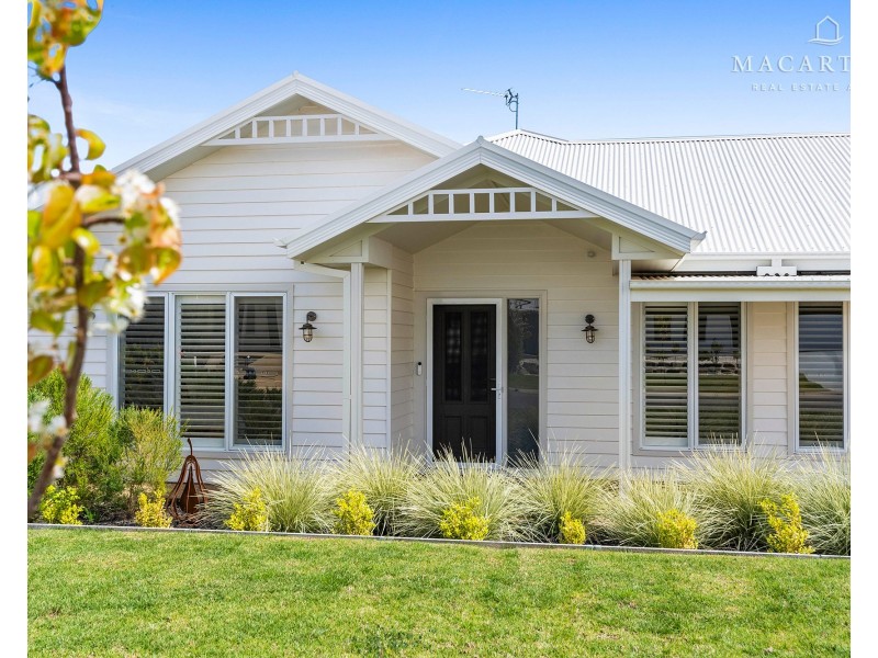41 Valencia Drive, Gobbagombalin NSW 2650