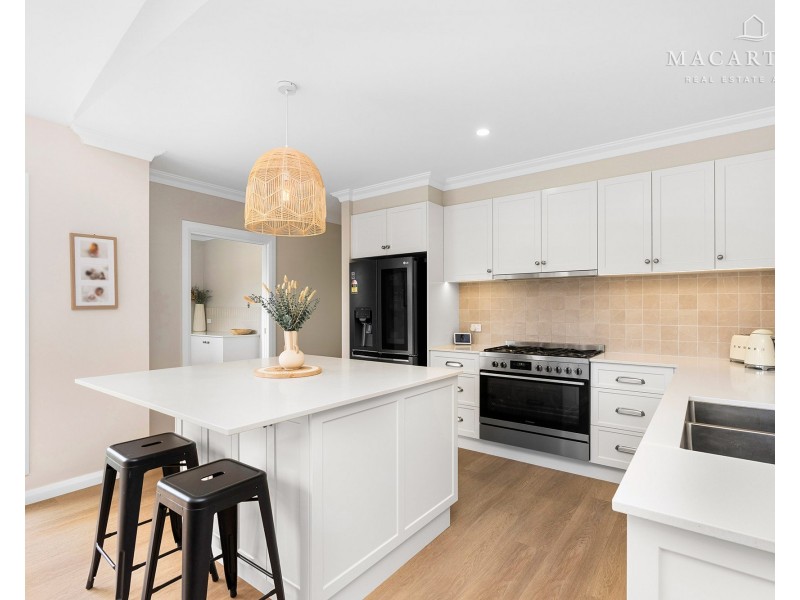 41 Valencia Drive, Gobbagombalin NSW 2650