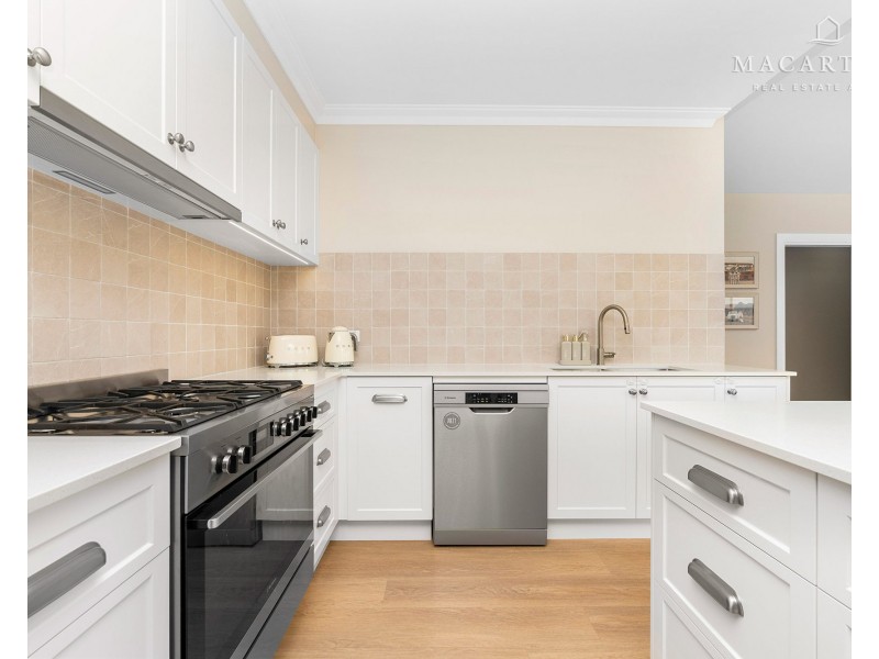 41 Valencia Drive, Gobbagombalin NSW 2650