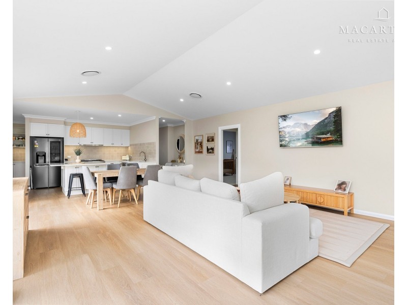 41 Valencia Drive, Gobbagombalin NSW 2650
