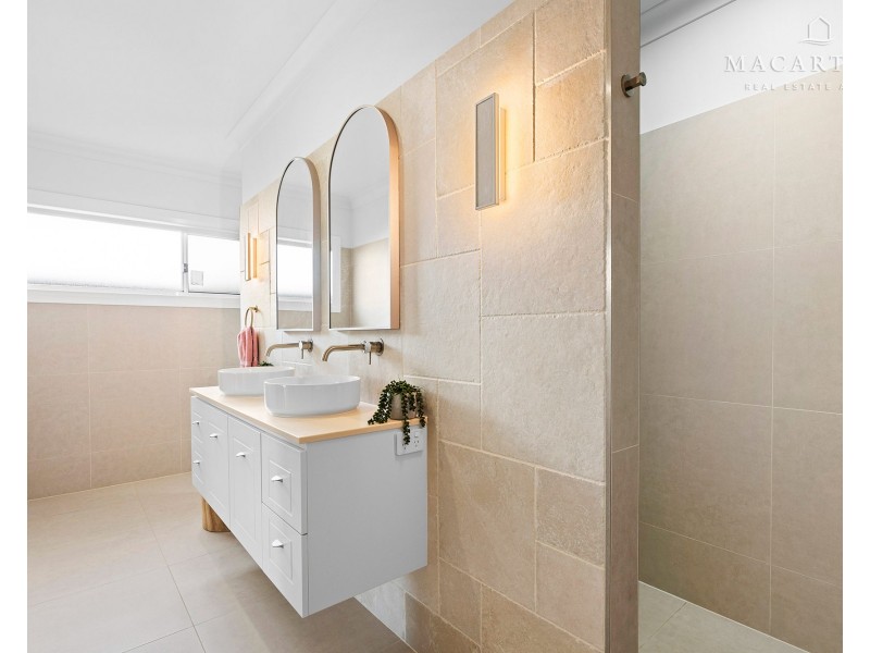 41 Valencia Drive, Gobbagombalin NSW 2650