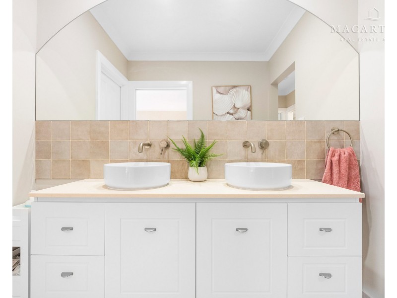 41 Valencia Drive, Gobbagombalin NSW 2650
