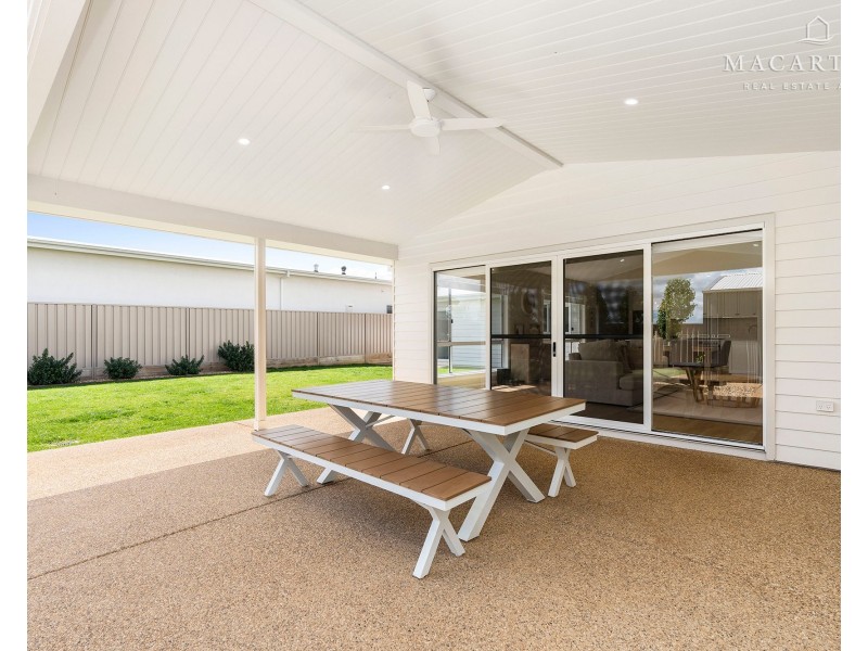41 Valencia Drive, Gobbagombalin NSW 2650