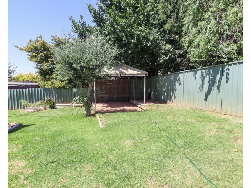 84 Stanley Street, Kooringal NSW 2650