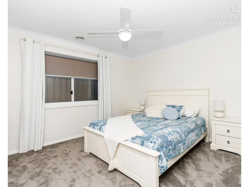 25 Gibson Street, Boorooma NSW 2650