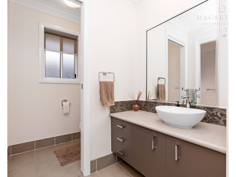 25 Gibson Street, Boorooma NSW 2650