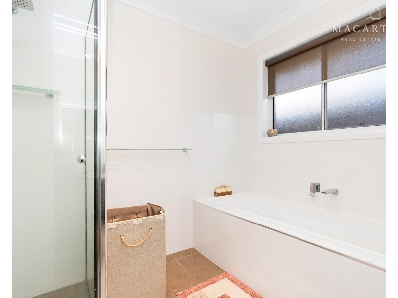 25 Gibson Street, Boorooma NSW 2650