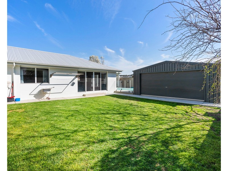 25 Gibson Street, Boorooma NSW 2650