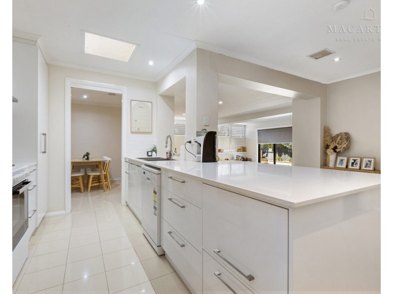 6 Ilex Street, Lake Albert NSW 2650