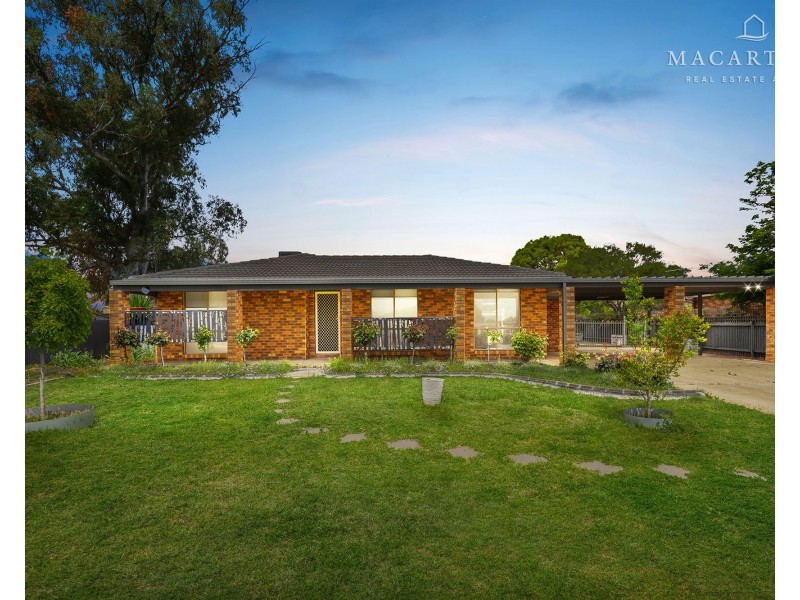 12 Balleroo Crescent, Glenfield Park NSW 2650
