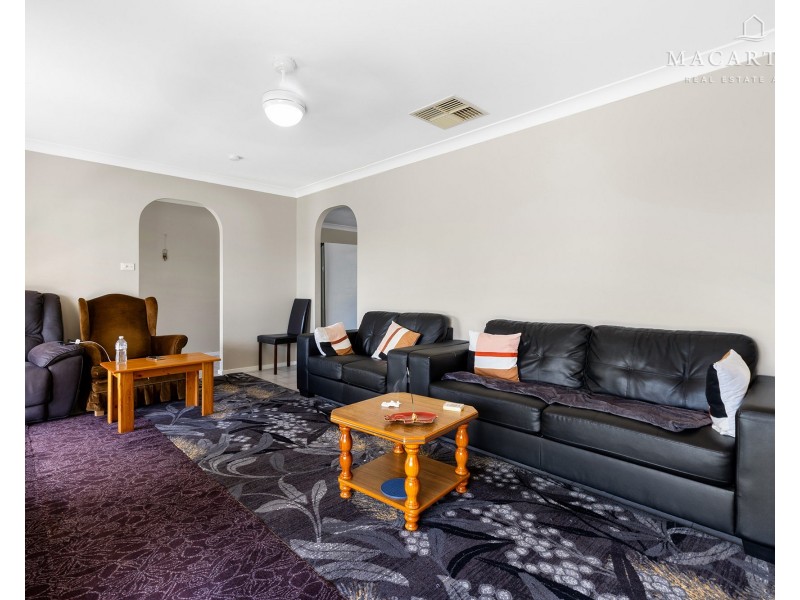 12 Balleroo Crescent, Glenfield Park NSW 2650