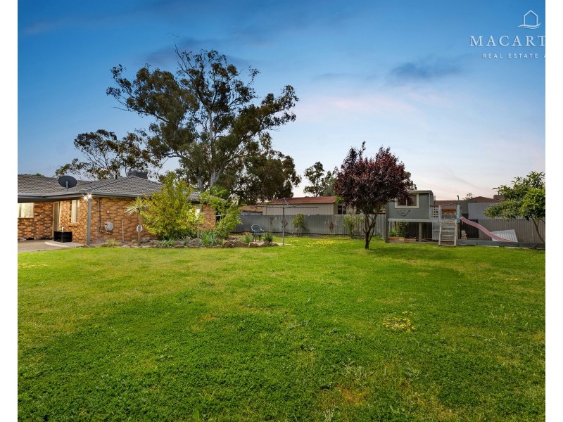 12 Balleroo Crescent, Glenfield Park NSW 2650