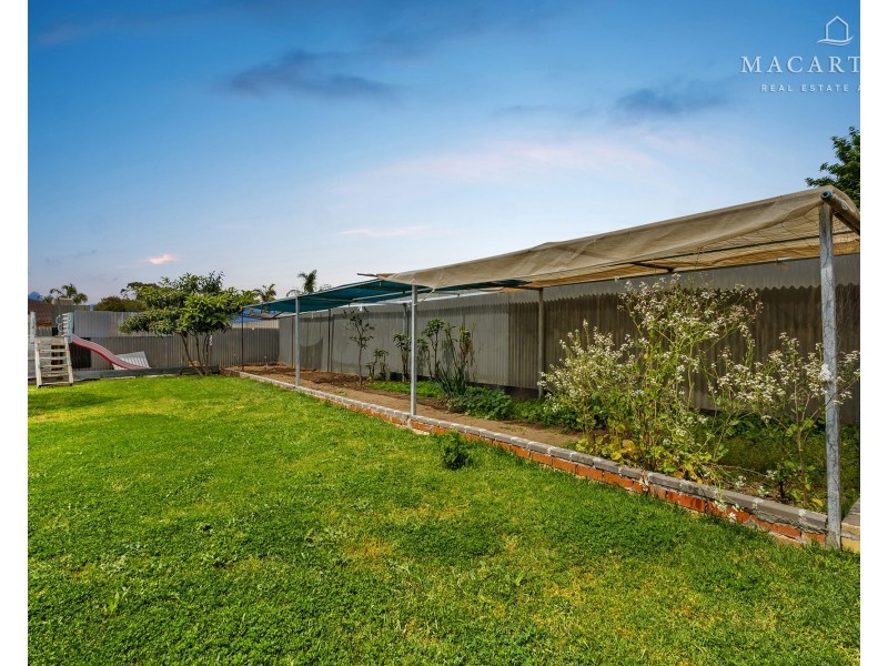 12 Balleroo Crescent, Glenfield Park NSW 2650