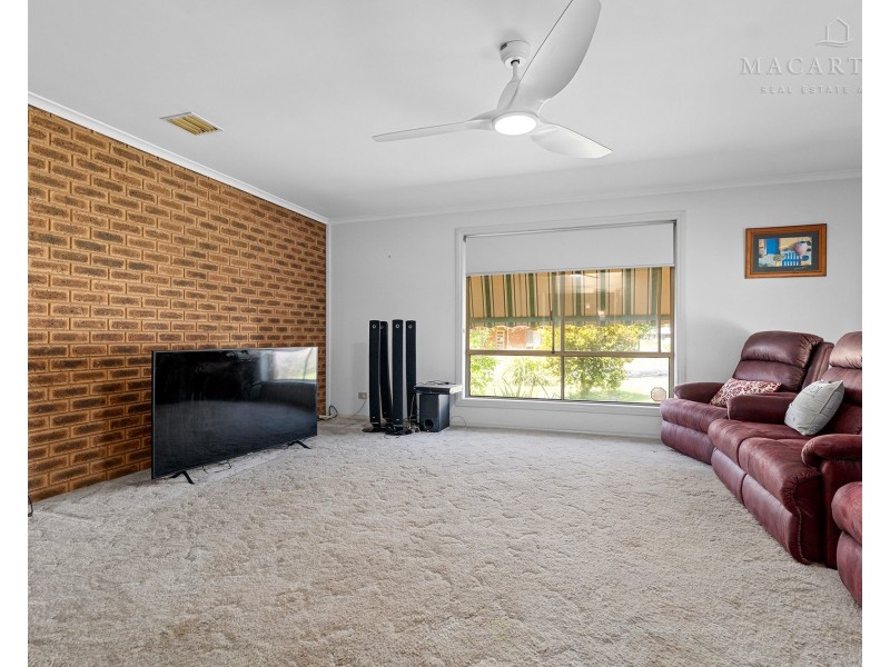 1 Gunyah Place, Glenfield Park NSW 2650