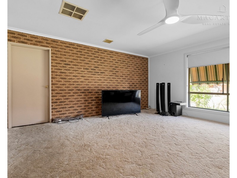 1 Gunyah Place, Glenfield Park NSW 2650