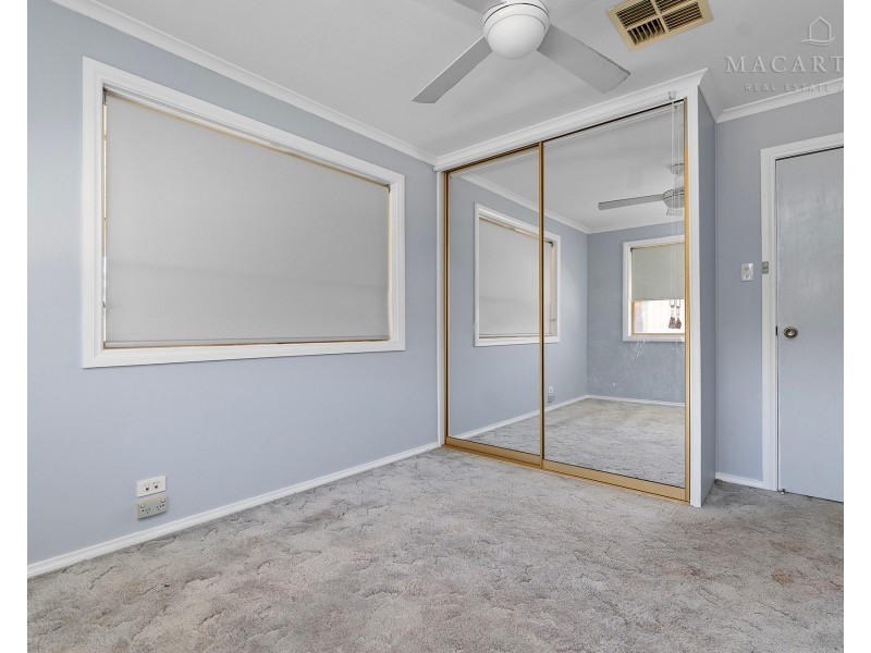 1 Gunyah Place, Glenfield Park NSW 2650