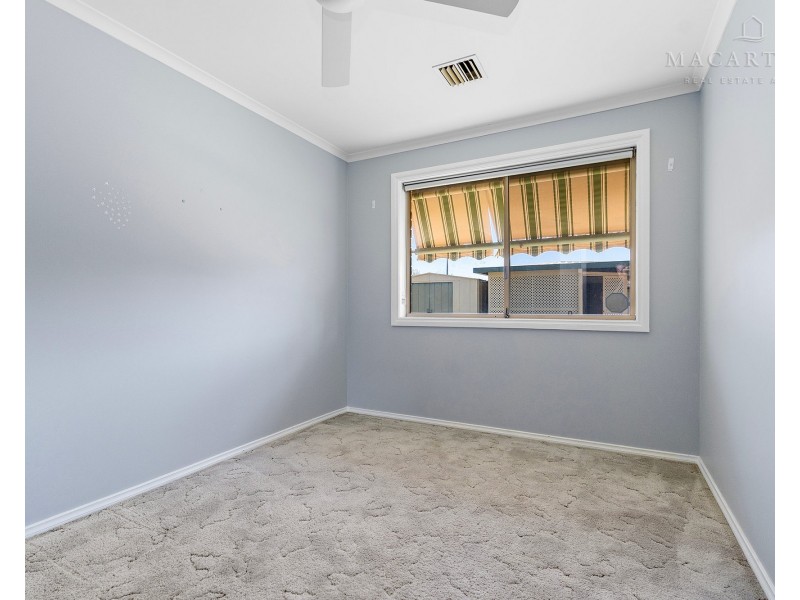 1 Gunyah Place, Glenfield Park NSW 2650