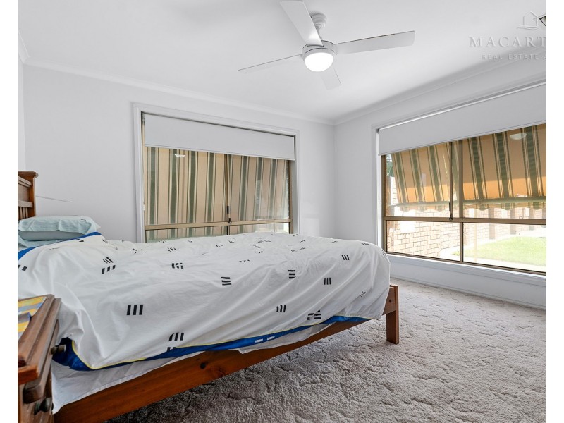 1 Gunyah Place, Glenfield Park NSW 2650