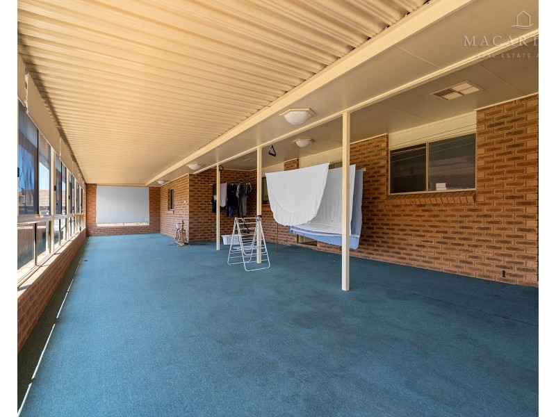 1 Gunyah Place, Glenfield Park NSW 2650