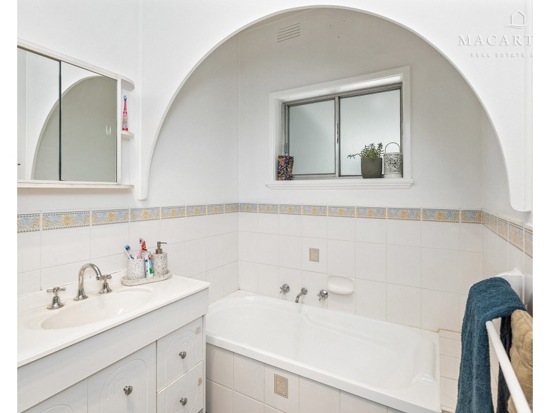 25 Leavenworth Drive, Mount Austin NSW 2650